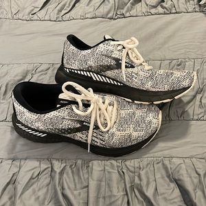 Brooks Adrenaline 21